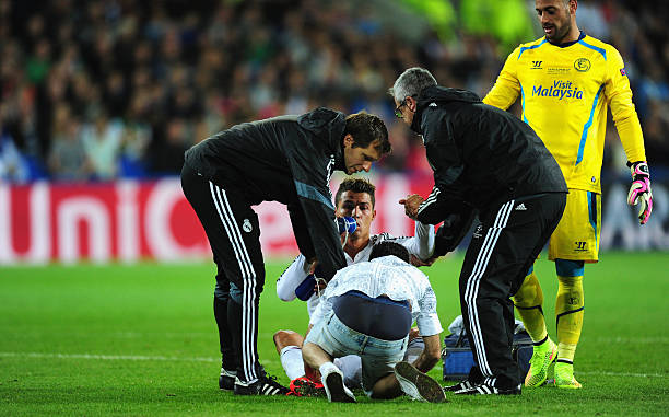 从优雅到力量：范巴斯滕与德罗巴的足球哲学差异