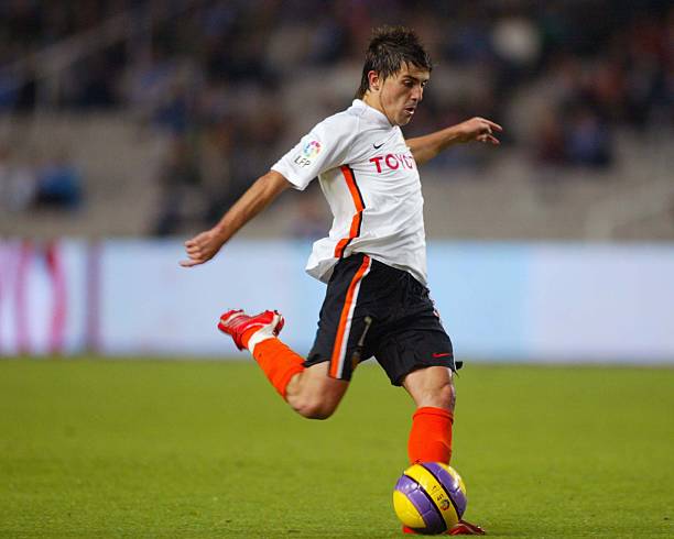 刀尖上的舞蹈:现代足球前锋的越位生存法则