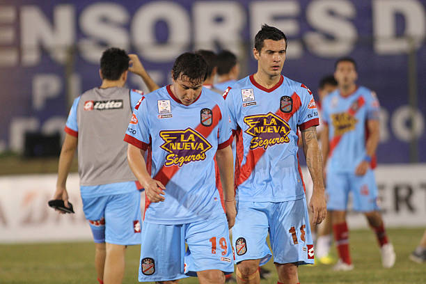 贝克汉姆莫霍克发型：足球硬汉的另类时尚宣言