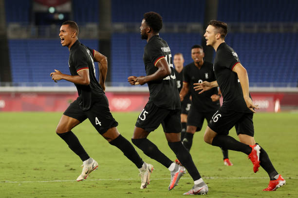 从各个角度重温C罗对阵尤文的标志性倒钩破门