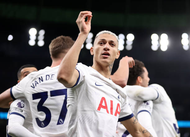 2012年德甲射手王之争:赛季进球数据与关键比赛回顾