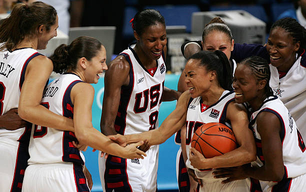 (区分夏季和冬季奥运会的主办地)