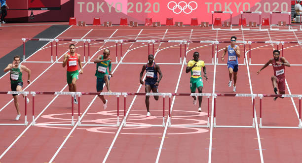 鱼跃翻滚跳高技巧教学:一步步掌握高难度动作