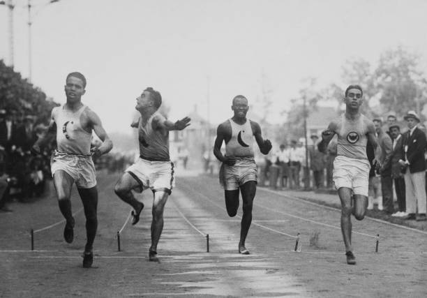 （采用提问和“对决”的方式，更具吸引力和冲突感）