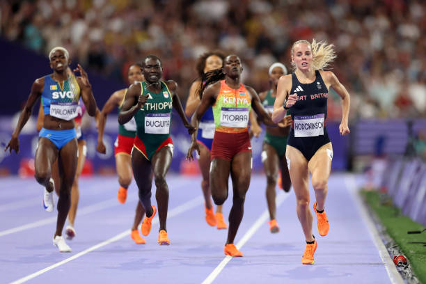 面相学揭秘：郭晶晶的“旺夫相”如何影响她的婚姻与事业