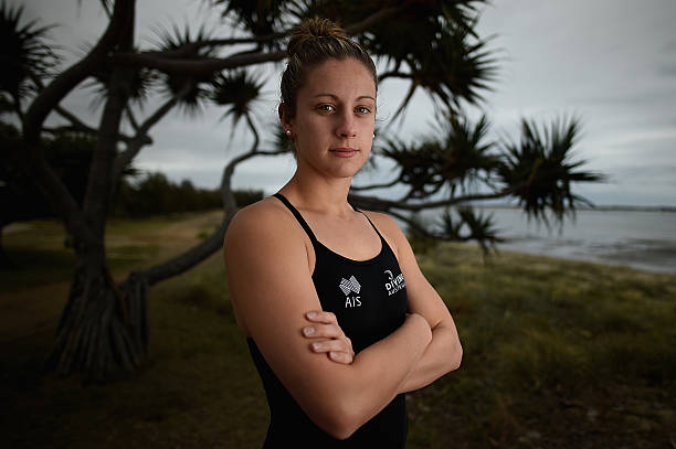 孙杨妻子被拍独自带娃，展现贤妻良母形象