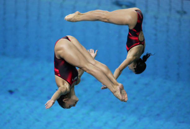 历史性时刻！伏明霞成为最年轻跳水奥运冠军视频