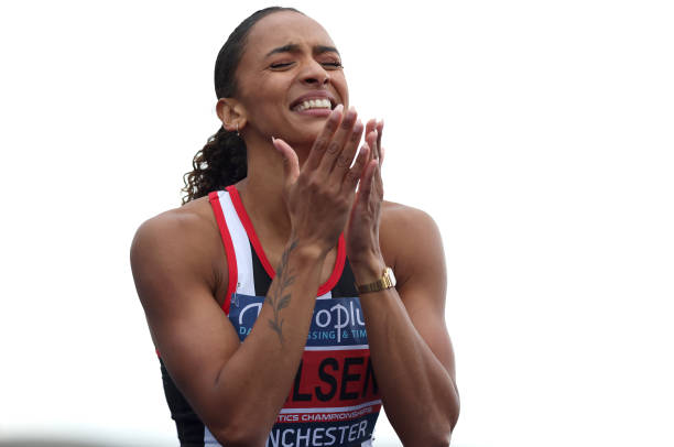 跳远动作分解:助跑节奏与起跳时机详解