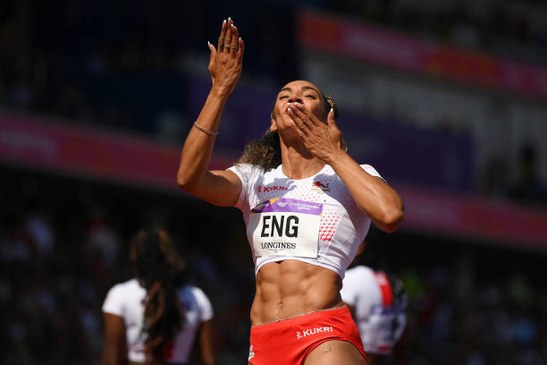 霍启刚身家几何？郭晶晶嫁入豪门背后的财富故事