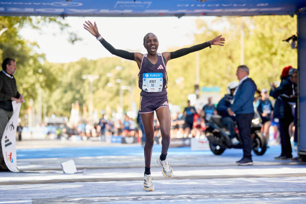 田径场跑道坡度与排水设计标准