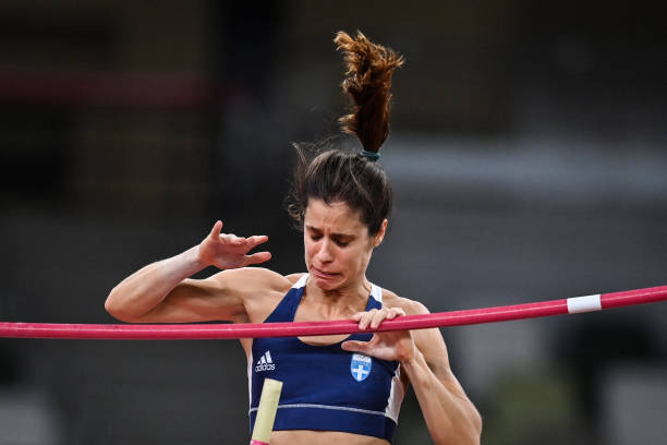 孙杨妻子张豆豆现身观众席，全程专注比赛