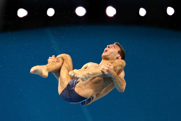 博尔特标志性庆祝动作合集:闪电姿势与赛场狂欢时刻