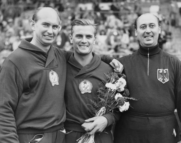 如何达到女子短跑国家健将标准?专业训练指南