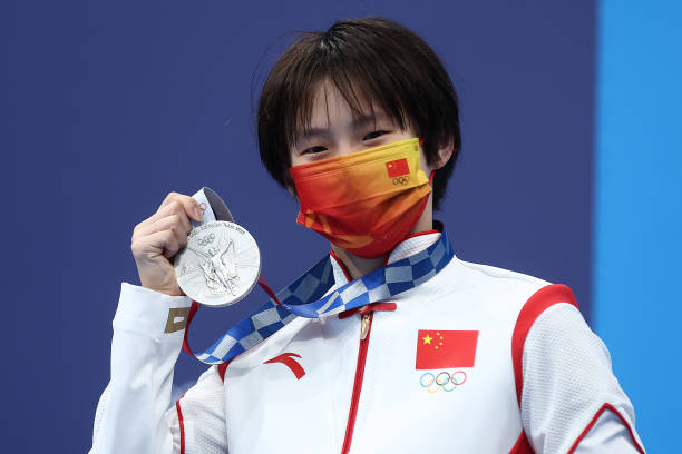 高清对比图：陈若琳赛场内外形象大不同