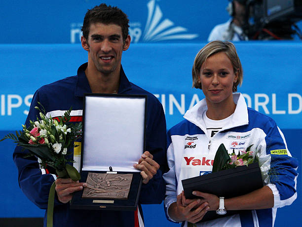 解梦大全：女性梦见游泳的10种预兆解析