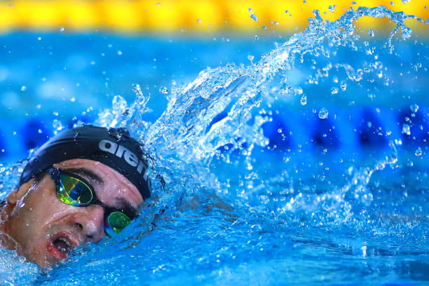 简笔画游泳比赛:如何表现水中的动态效果