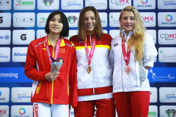 如何帮助孩子顺利考取少儿游泳证书