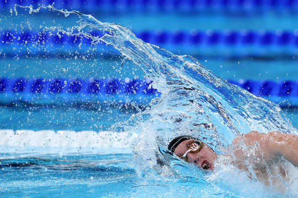 游泳转身实战演练：比赛中的高效转身策略