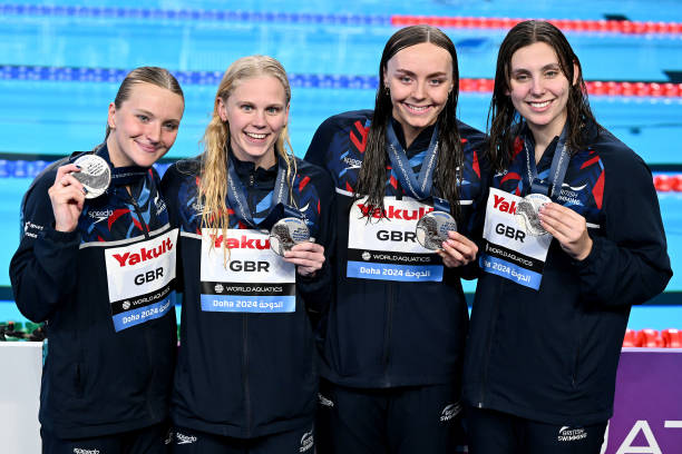 游泳池里的健康隐患:男生必看的防护指南