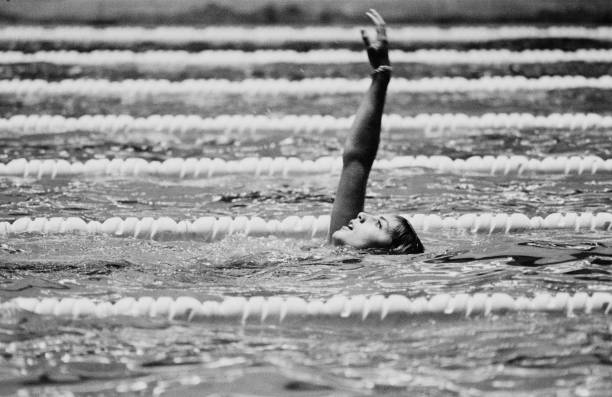 游泳池水质与脚气传播:真相与误区