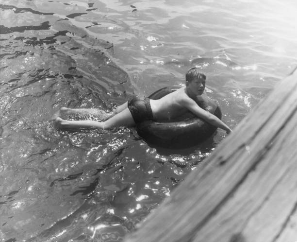 游泳比赛致辞中如何突出团队精神与个人成就？