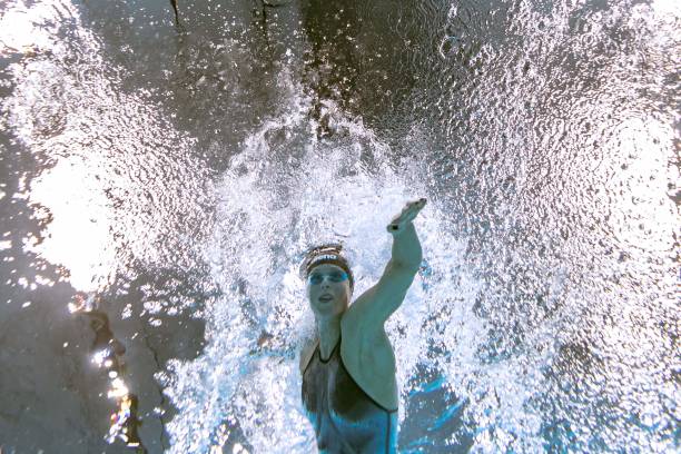 宝宝游泳好处多,但潜在风险需警惕