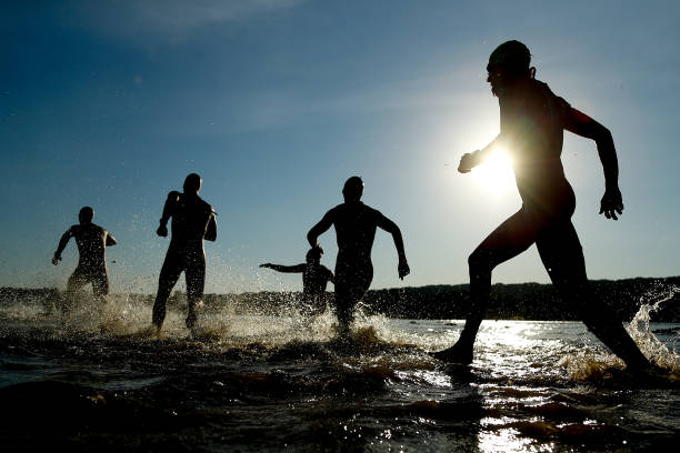 周公解梦详解:不同游泳比赛场景的梦境寓意