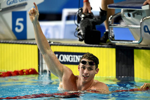 从新手到资深:游泳教练的薪资成长路径