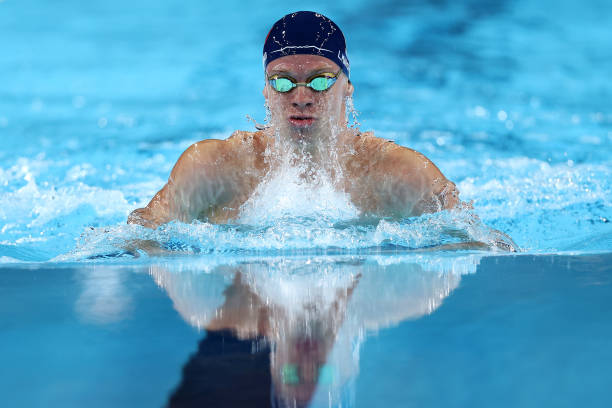 女性游泳后腰部疼痛的常见原因及应对方法