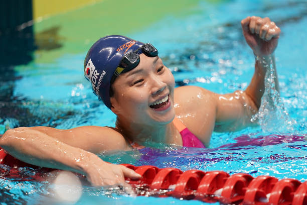 清凉一夏的治愈之作：游泳池的服务生在线观后感