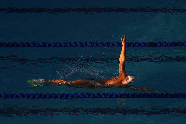 游泳接力比赛中的泳姿顺序与策略安排