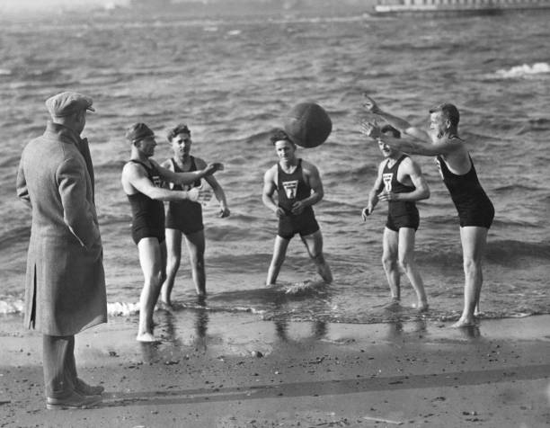 游泳后腰部剧痛?可能是腰间盘突出患者的错误姿势导致