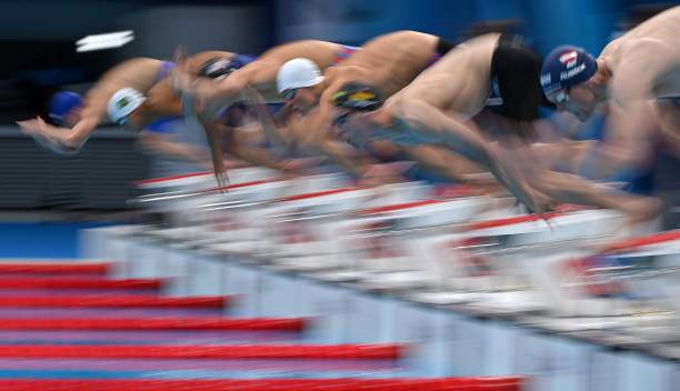 自由泳打腿的正确姿势与常见错误分析