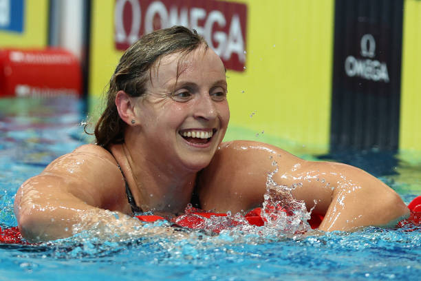 青少年游泳锻炼：8个积极效果与注意事项