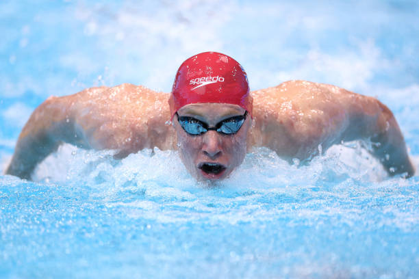 游泳姿势全攻略:从入门到精通的几种游法