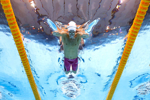 自由泳腿部动作误区：剪刀腿的危害与纠正技巧