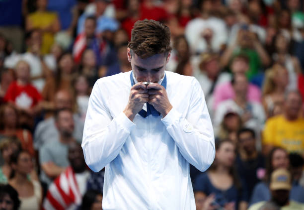 游泳接力比赛规则详解：交接棒技巧与注意事项