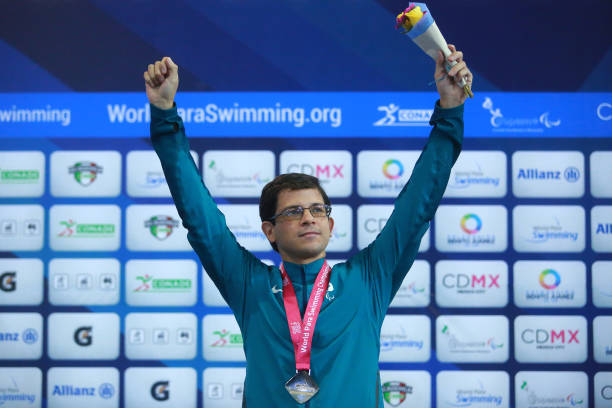 男子游泳达标标准表格:不同年龄段成绩要求详解