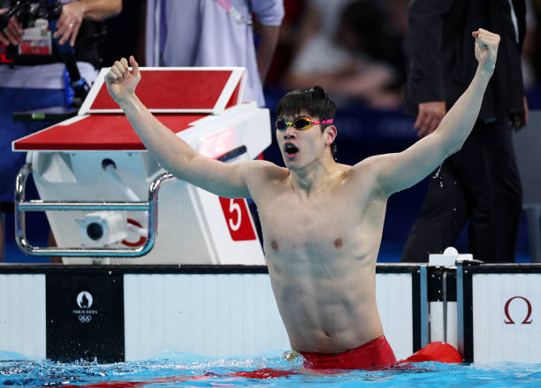 蛙泳技巧详解：手部与腿部动作分解教学