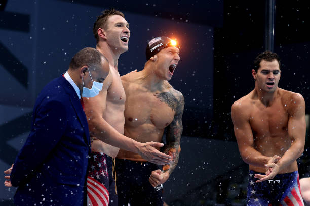 劈波斩浪：游泳健儿的英姿