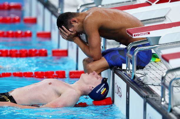 游泳教练薪资结构解析:底薪、提成、奖金如何分配
