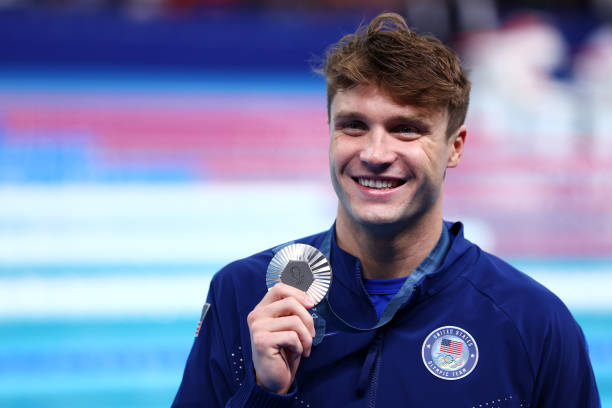 自由泳发力解析:手臂划水与腿部打水的协同作用