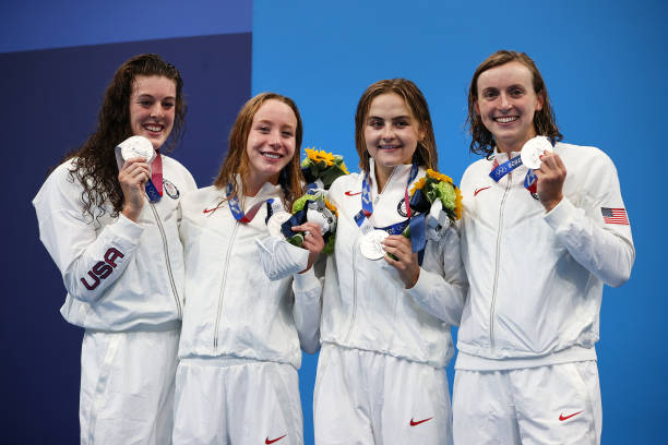 游泳参考图入门指南：初学者必看技巧解析