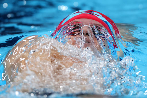 滑倒后如何快速应对?游泳池急救必备技巧!