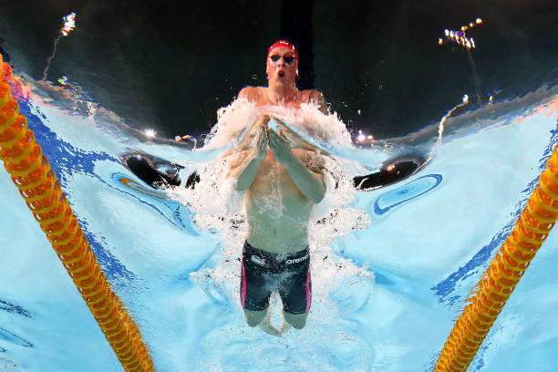 游泳转身动作的力学原理与身体协调