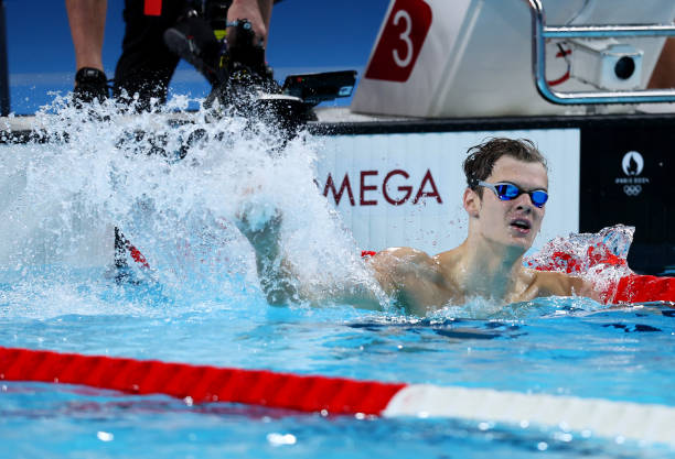 泳池浮线的维护与清洁技巧