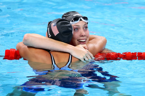 仰泳教学：慢动作视频分解，助你游得更轻松流畅