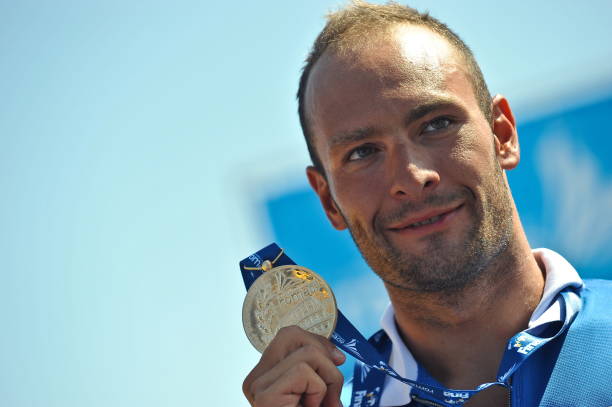 游泳比赛标语设计：如何用文字点燃赛场激情？