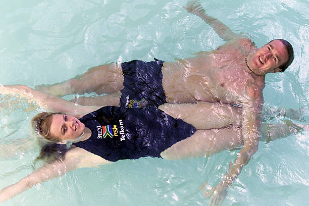 不是进水却耳朵闷？游泳爱好者必知的耳部健康知识