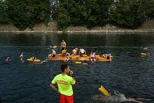 游泳姿势与腰椎健康：女生需注意的细节